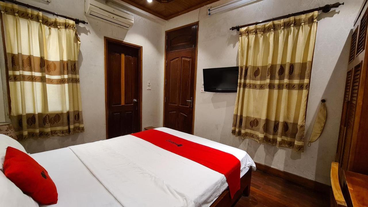 Green Hotel Near Lotte Center Hanoi Bagian luar foto