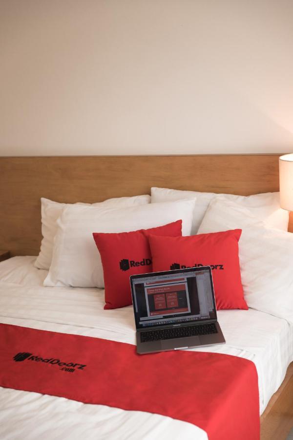 Green Hotel Near Lotte Center Hanoi Bagian luar foto