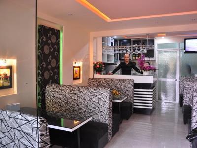 Green Hotel Near Lotte Center Hanoi Bagian luar foto