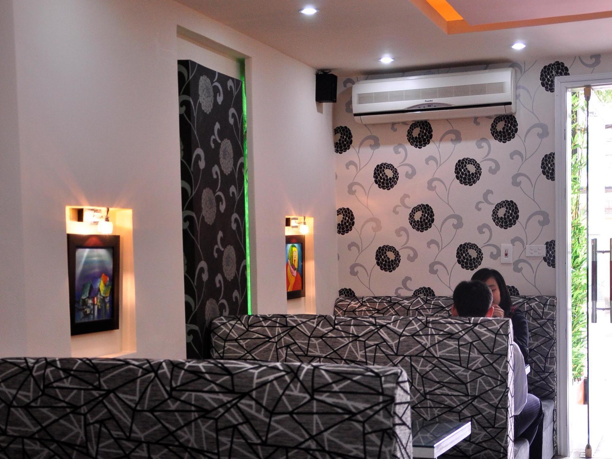 Green Hotel Near Lotte Center Hanoi Bagian luar foto